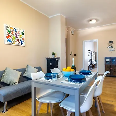 Апартаменты 5 Min Da Metro Industrial Design